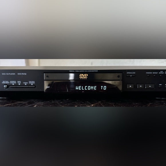 Panasonic DVD-RV32 X200 Hi-Speed Scan DVD Audio D/A Converter Player - Picture 13 of 16